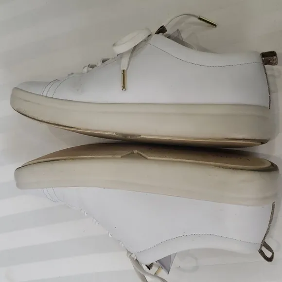 Vionic Shoes Womens sz 7.5 White Leather Gold Trim Paisley Sneaker