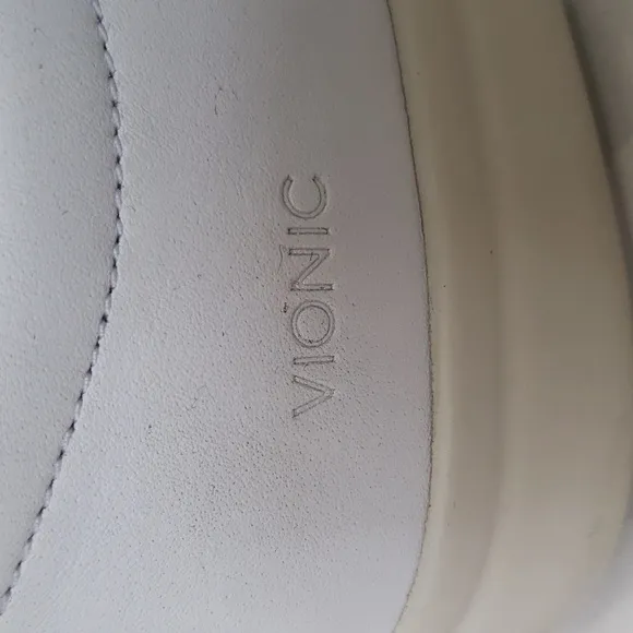 Vionic Shoes Womens sz 7.5 White Leather Gold Trim Paisley Sneaker